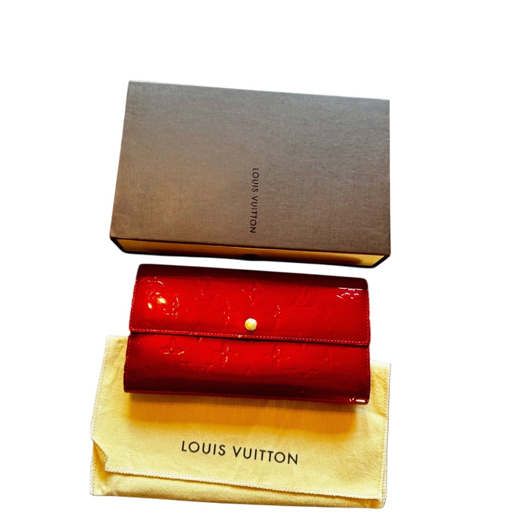 💋Louis Vuitton Red Vernis Sarah Wallet💋